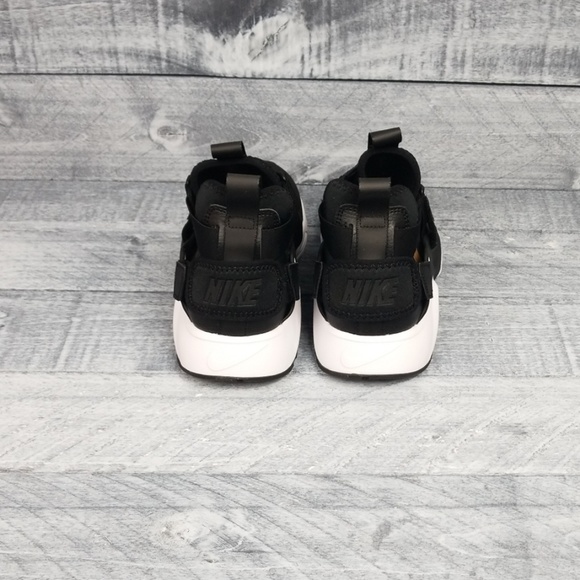 New Nike Huarache City - Picture 3 of 7